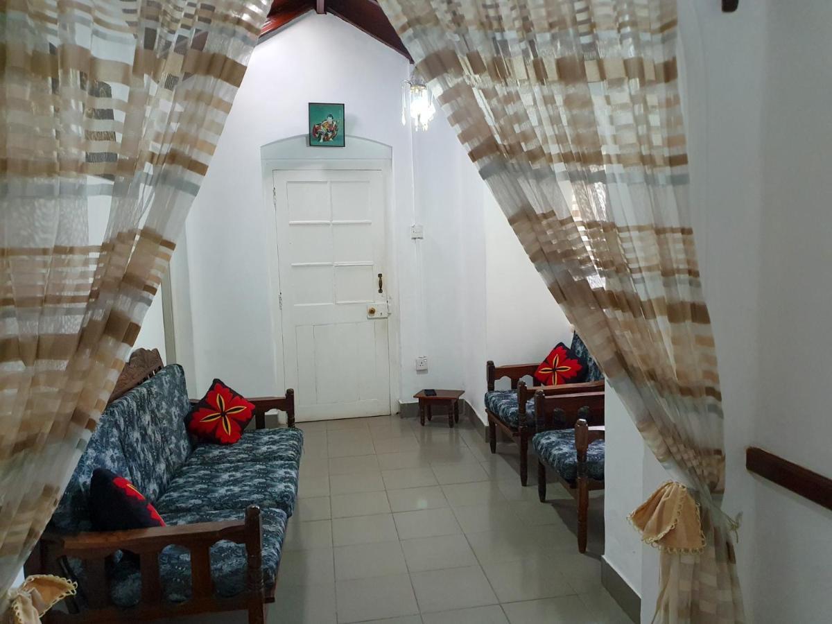 Ruchi House Hotel Nuwara Eliya Bagian luar foto